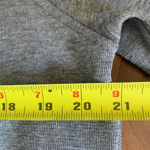 Under Armour Pullover - Picture 8 of 14